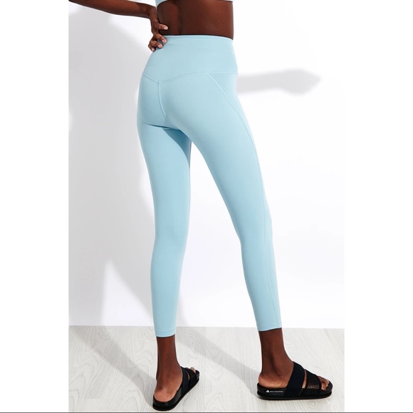 Girlfriend Collective Compressed Cropped Leggings in Sky - Picture 5 of 13